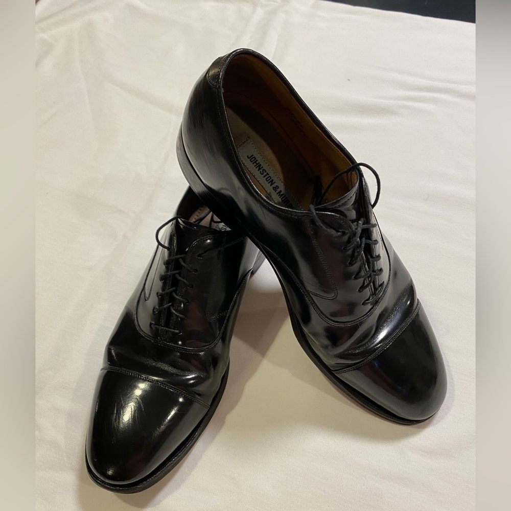 Men’s black leather Johnston & Murphy dress cap toe shoes 9.5